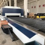 2kw cnc fîlimera lazer, birrîna lazer û makîneya gêrîkan bi maseya guheztinê